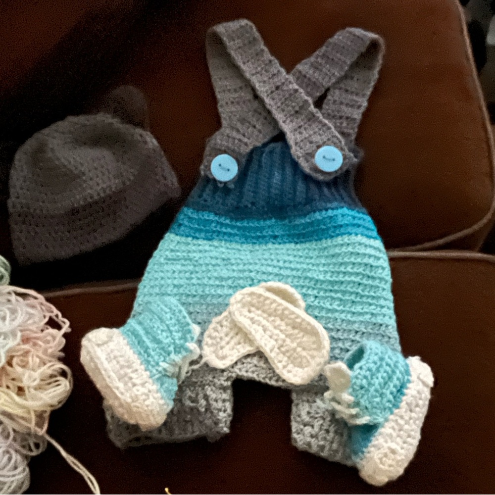 🚨‼️Baby boy Romper multi color hand knitted w 💯%yarn sale🏷️